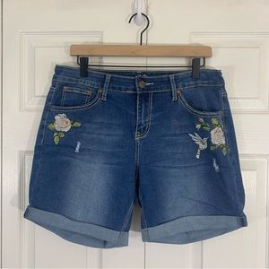 NEW DIRECTIONS floral embroidered hummingbird shorts size 12 R